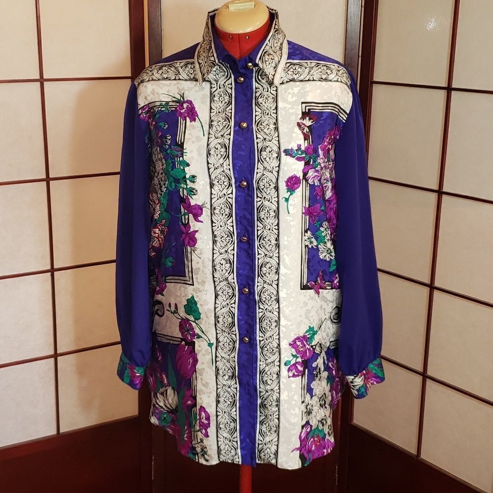 Three Flaggs Blue Beautiful Floral Print Blouse